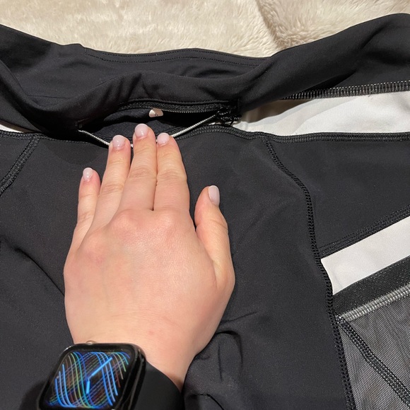 Lululemon crop legging , SIZE 6 - Picture 4 of 10